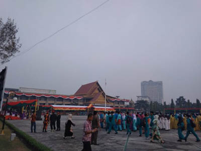  Upacara HUT Riau ke-62 Diselimuti Kabut Asap